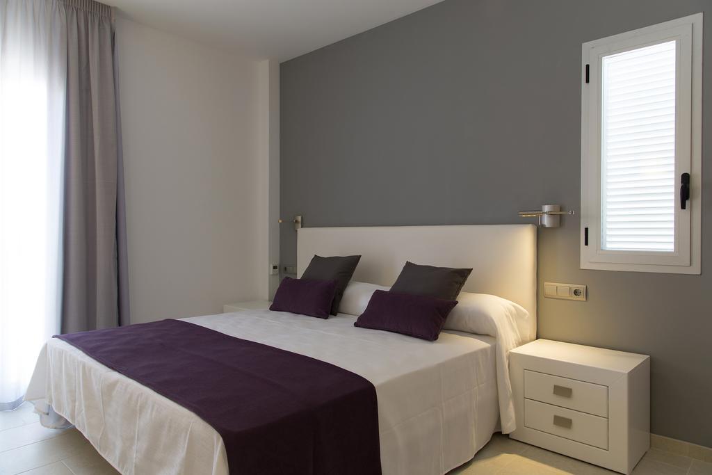 Apartamentos Proa - Emar Hotels Only Adults Es Pujols Exterior photo