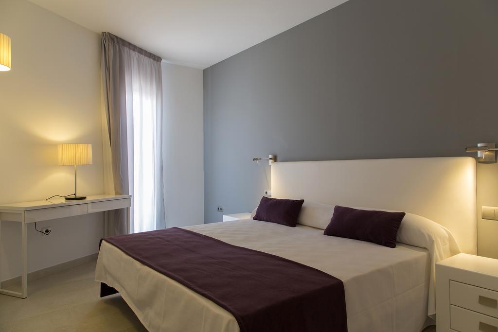 Apartamentos Proa - Emar Hotels Only Adults Es Pujols Room photo